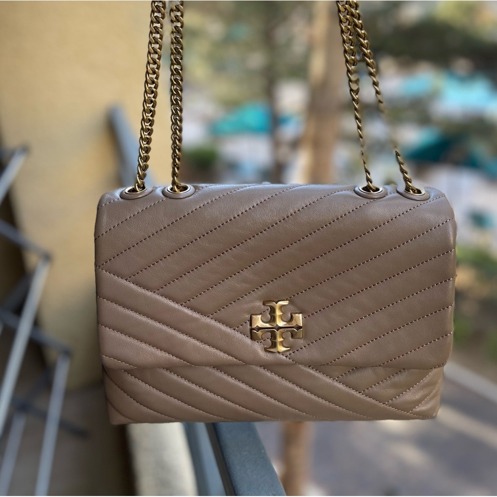 Tory Burch KIRA CHEVRON
CONVERTIBLE SHOULDER
BAG, color SANDPIPER
